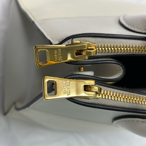 Prada Saffiano City Authentic Vintage - Picture 8 of 13